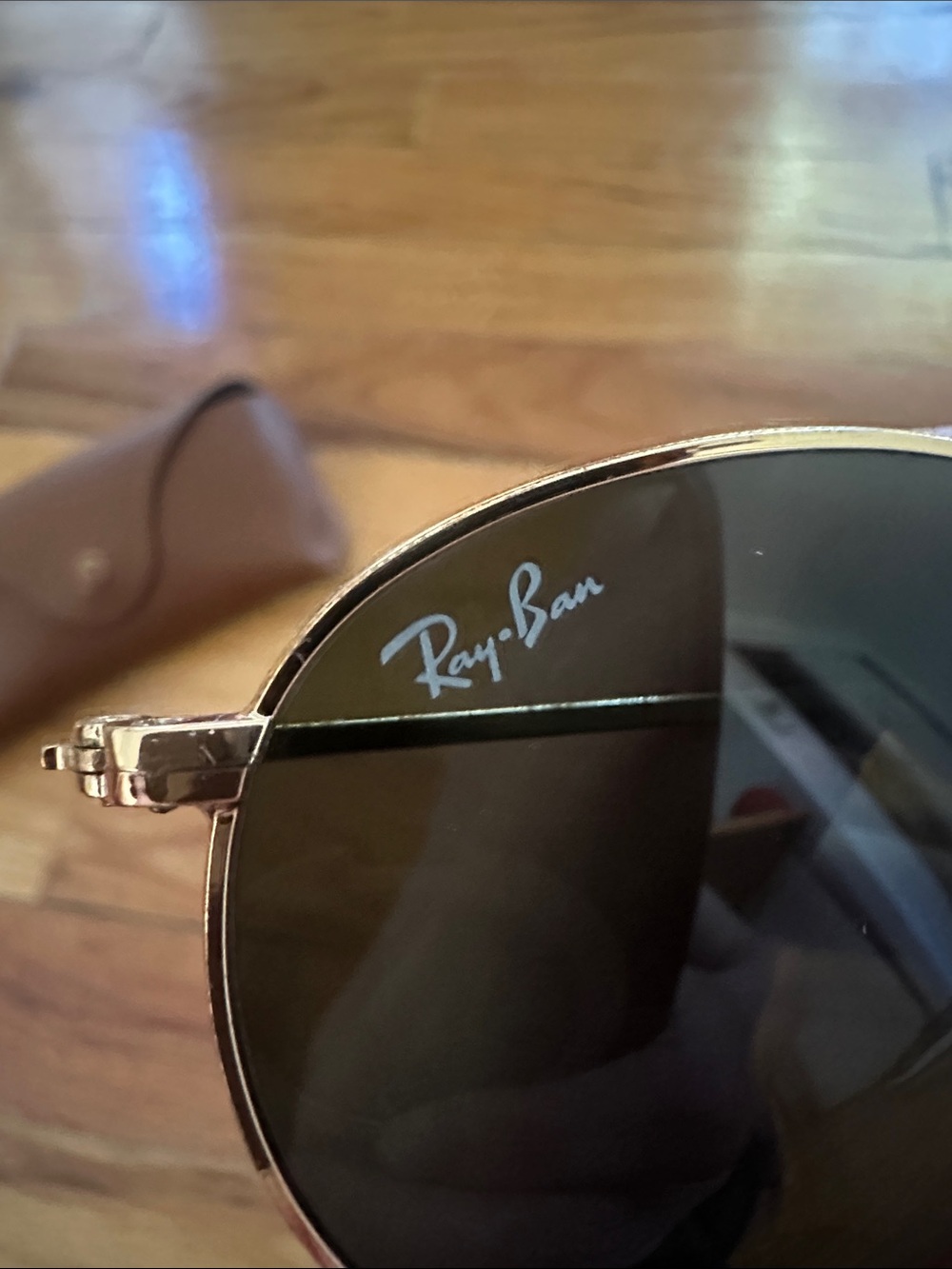 Ray-Ban Gold Frame Sunglasses with Brown Case - Picture 5 of 5